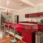 Vakantiehuis Lovely In *