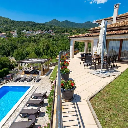 Feriehus Awesome In With Wifi Veprinac